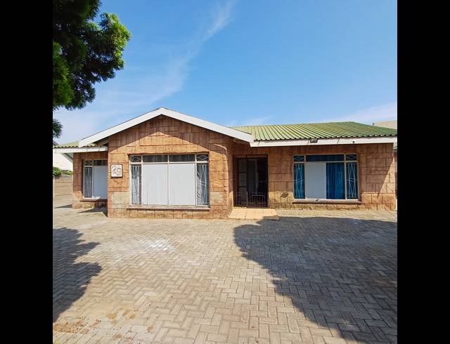 3 BEDROOM HOUSE FOR SALE IN THREE RIVERS